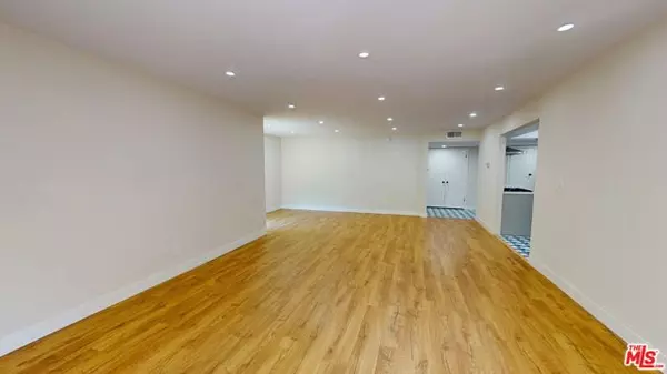 Los Angeles, CA 90068,6752 Hillpark Drive #303