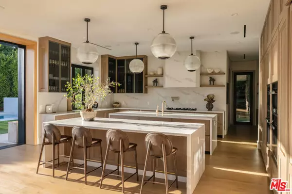 Los Angeles, CA 90049,455 N Bundy Drive