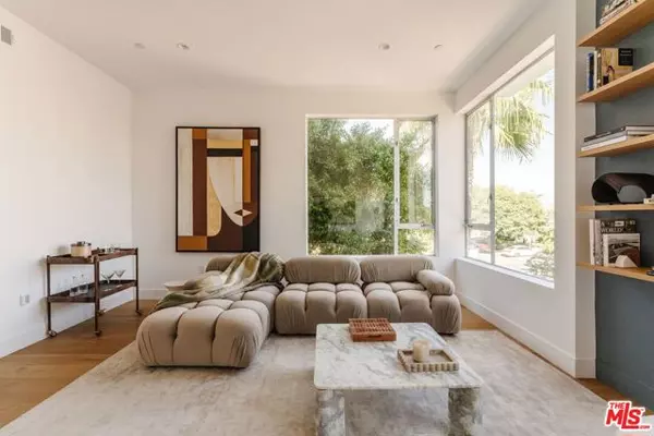 Los Angeles, CA 90019,5036 W Pickford Street