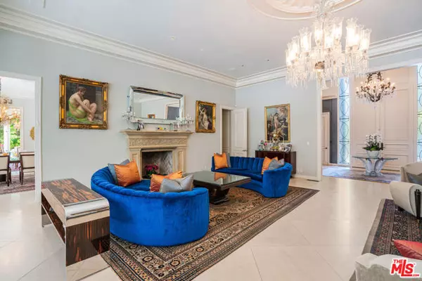 Beverly Hills, CA 90210,915 Hartford Way