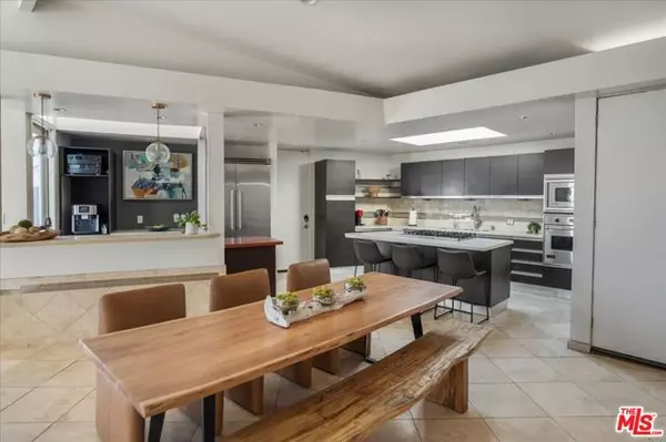 Los Angeles, CA 90068,6530 Lakeridge Road