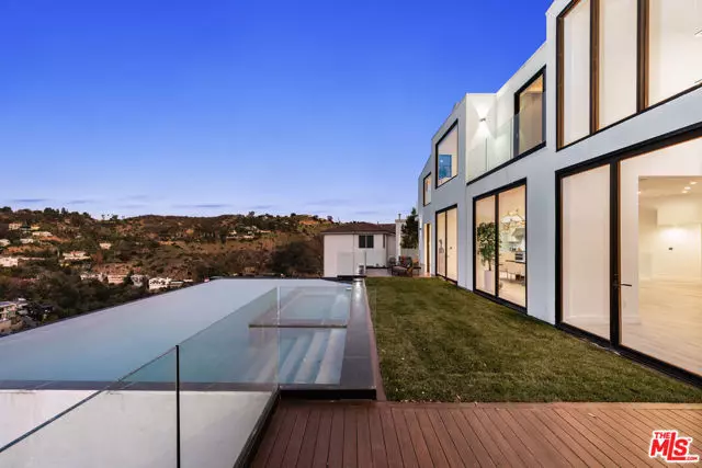 7567 HERMES Drive, Los Angeles, CA 90046