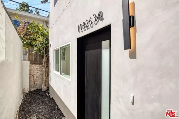 North Hollywood (los Angeles), CA 91601,10826 Hesby Street