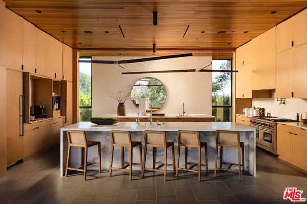 Beverly Hills, CA 90210,9705 Oak Pass Road