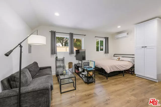 11682 W Hatteras St, North Hollywood (los Angeles), CA 91601