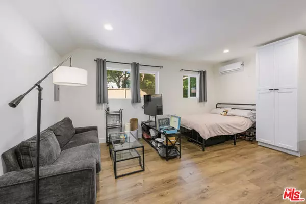 11682 W Hatteras St, North Hollywood (los Angeles), CA 91601