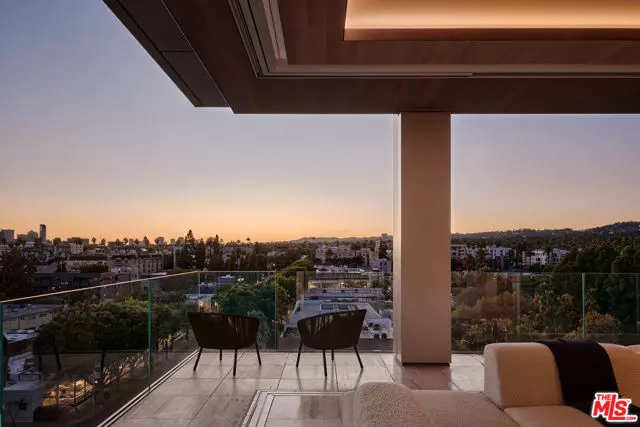 Los Angeles, CA 90048,8899 Beverly Boulevard #8C