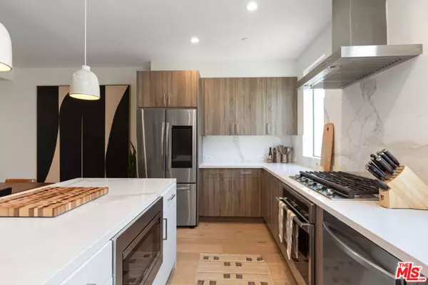 Los Angeles, CA 90038,1204 N Thomas Lane