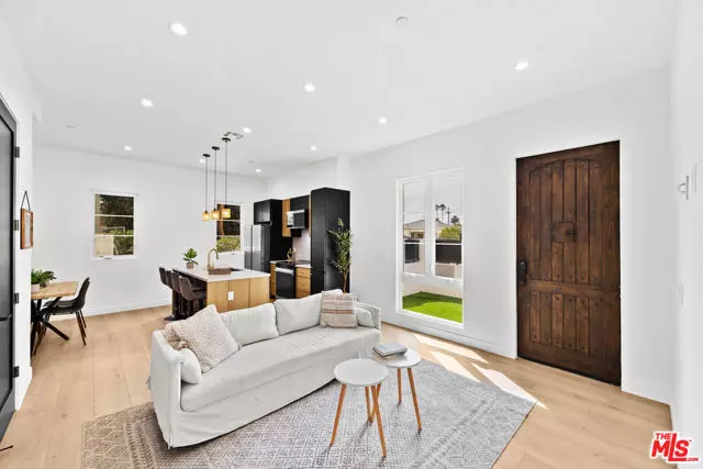 2324 S Dunsmuir Avenue, Los Angeles, CA 90016