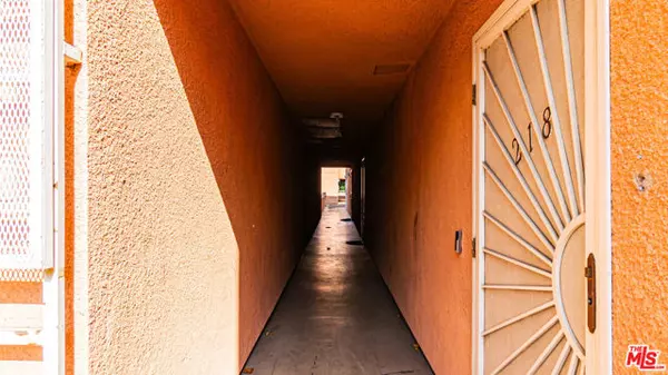 Pacoima (los Angeles), CA 91331,12601 Van Nuys Boulevard #218