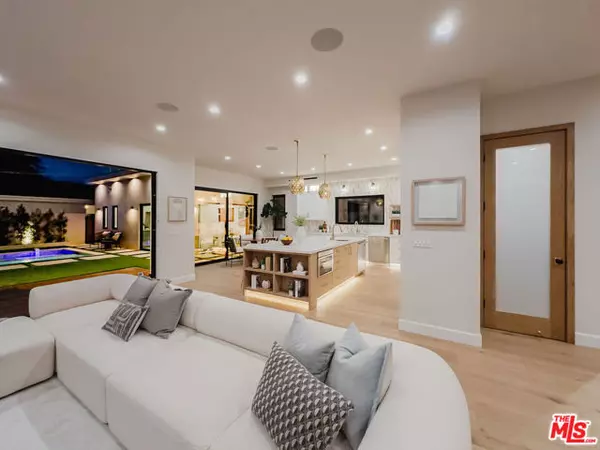 Valley Village, CA 91607,12427 Cumpston Street