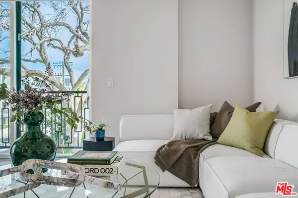 Los Angeles, CA 90035,1101 S Bedford Street #301