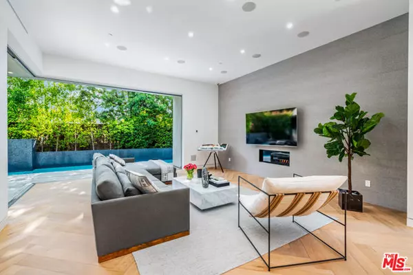 Los Angeles, CA 90046,721 N Vista Street