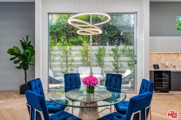 Los Angeles, CA 90046,721 N Vista Street