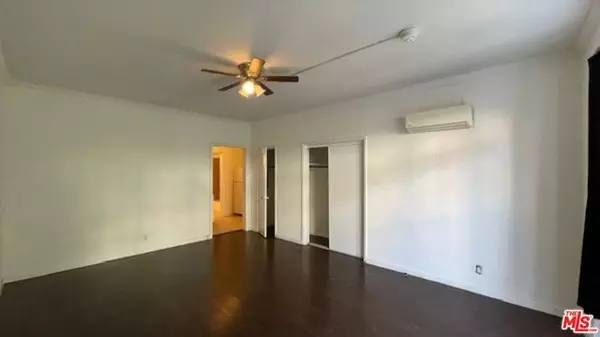 Los Angeles, CA 90006,933 S Hobart Boulevard #1/4