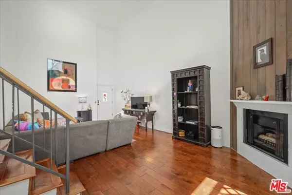 Studio City (los Angeles), CA 91604,12938 Valleyheart Drive #11