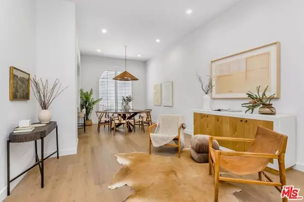 Sherman Oaks, CA 91423,14234 Dickens Street #2