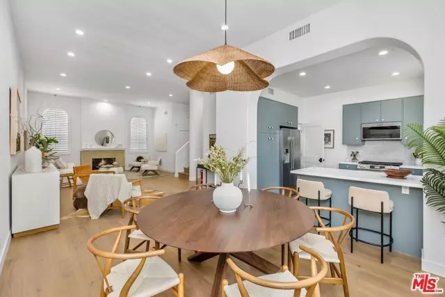 Sherman Oaks, CA 91423,14234 Dickens Street #2