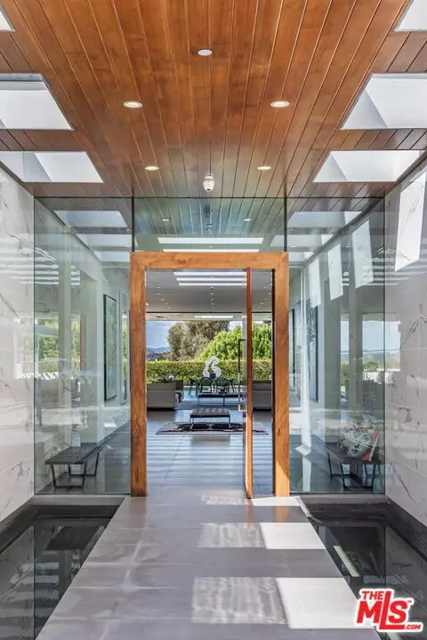 Beverly Hills, CA 90210,2002 LOMA VISTA Drive