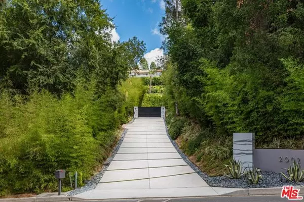 Beverly Hills, CA 90210,2002 LOMA VISTA Drive