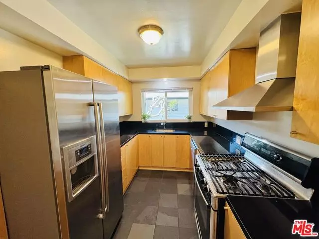 Santa Monica, CA 90403,912 6th Street #8