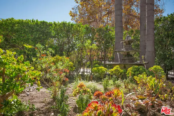 Los Angeles, CA 90036,600 S Orange Drive