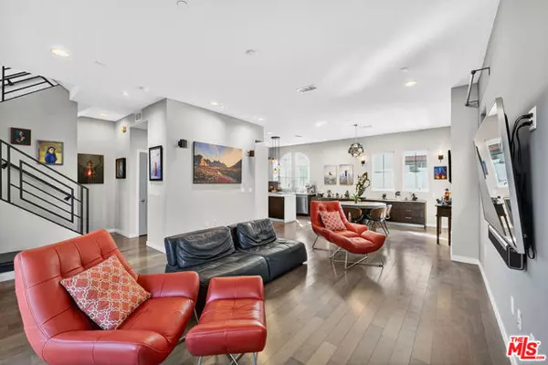 Los Angeles, CA 90035,5933 W Luna Parkway