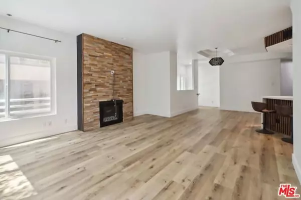 Los Angeles, CA 90049,1160 Granville Avenue #104