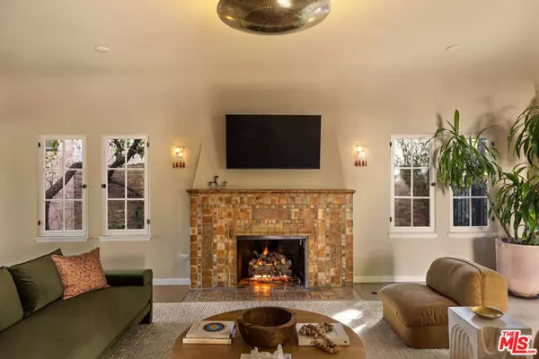 Los Angeles, CA 90027,1982 N Normandie Avenue