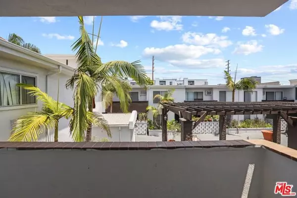 Los Angeles, CA 90049,11908 Dorothy Street #108