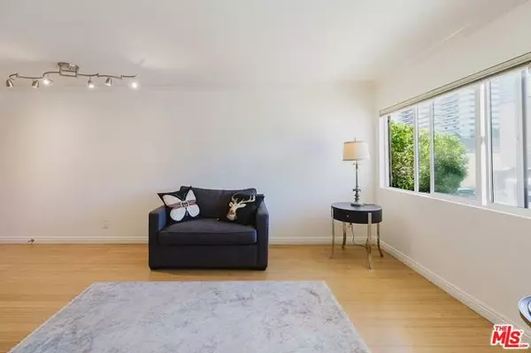 Los Angeles, CA 90049,1154 S Barrington Avenue #101