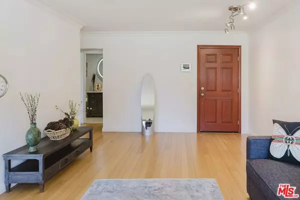 Los Angeles, CA 90049,1154 S Barrington Avenue #101