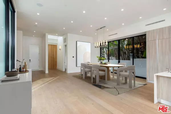 Los Angeles, CA 90048,444 N Laurel Avenue