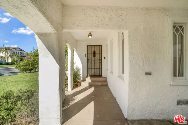 Los Angeles, CA 90025,2038 Malcolm Avenue