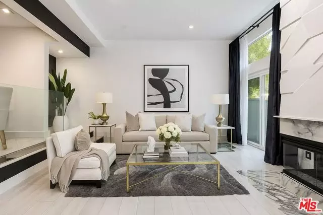 18730 Hatteras Street #23, Tarzana (los Angeles), CA 91356