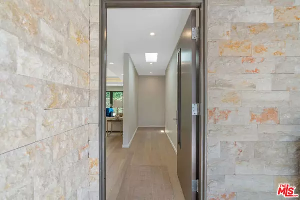 Los Angeles, CA 90046,2829 Westbrook Avenue