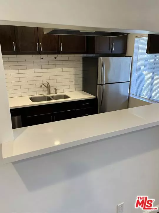 Los Angeles, CA 90048,7924 Clinton Street