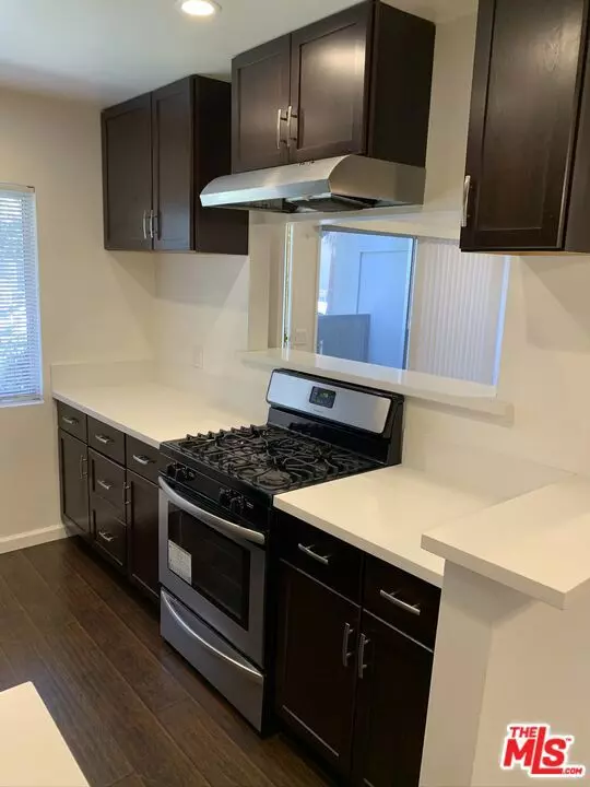 Los Angeles, CA 90048,7924 Clinton Street