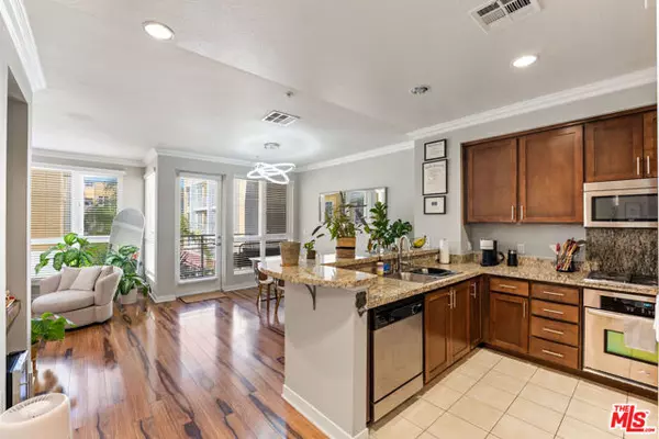 Woodland Hills (los Angeles), CA 91367,21301 Erwin Street #408