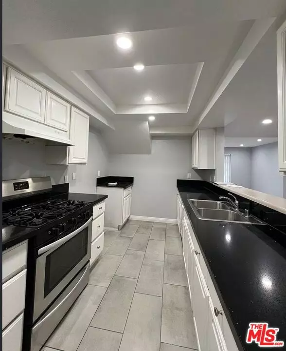 Van Nuys (los Angeles), CA 91405,7639 Kester Avenue #1