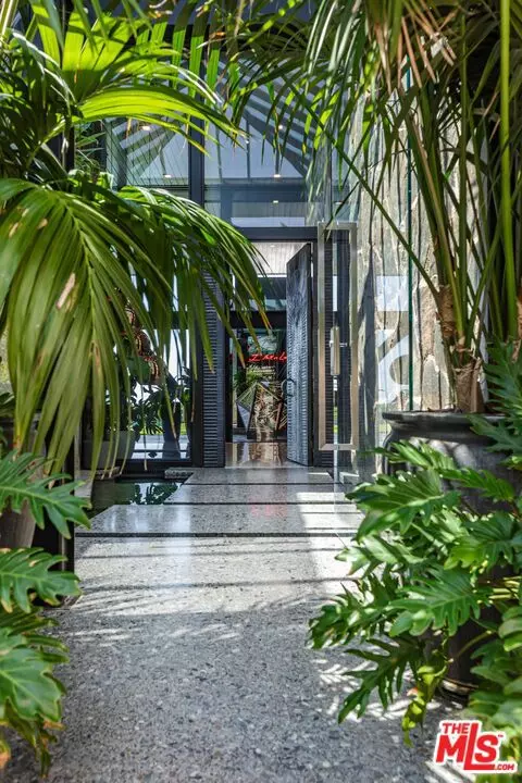 Beverly Hills, CA 90210,630 Clinton Place