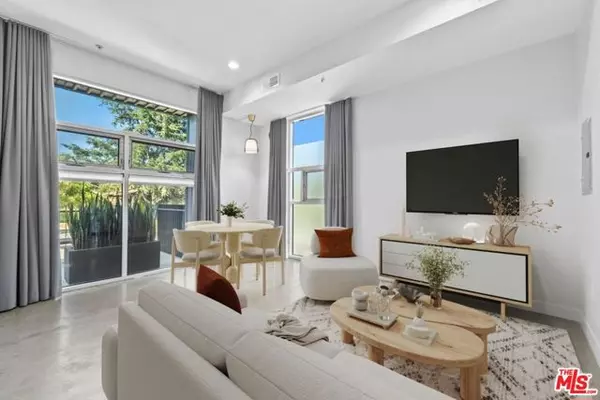 Los Angeles, CA 90004,140 S Gramercy Place #1