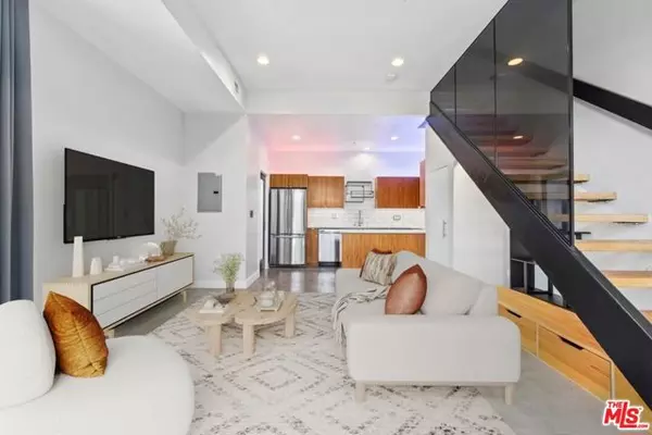 Los Angeles, CA 90004,140 S Gramercy Place #1