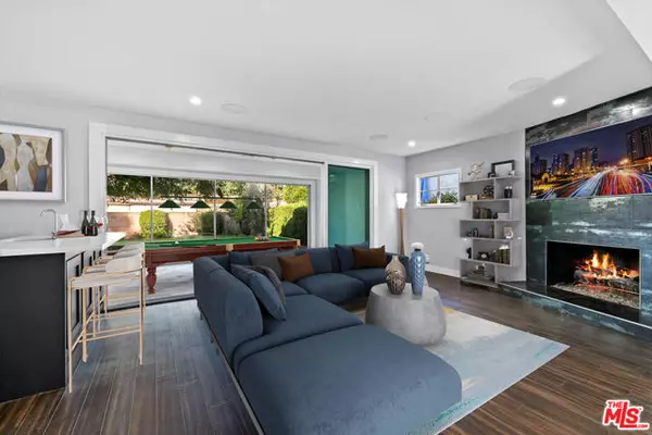 Los Angeles, CA 90008,4115 Degnan Boulevard