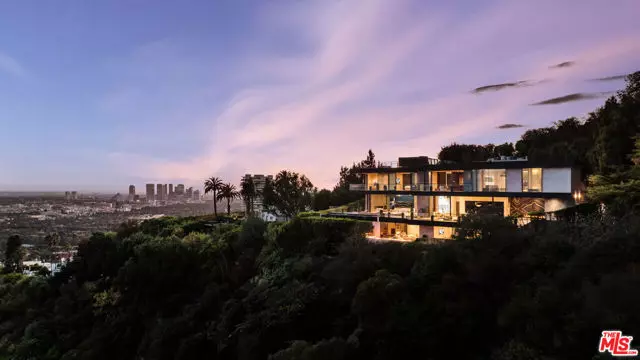 Los Angeles, CA 90069,9199 Thrasher Avenue