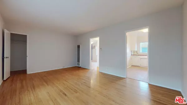 Los Angeles, CA 90049,11284 Montana Avenue #9