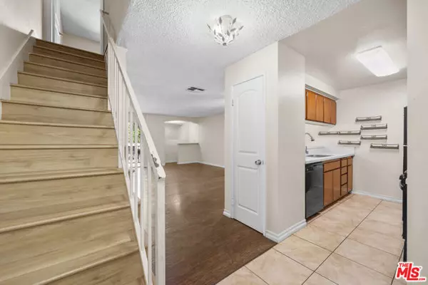 21219 Roscoe Boulevard #211, Canoga Park (los Angeles), CA 91304