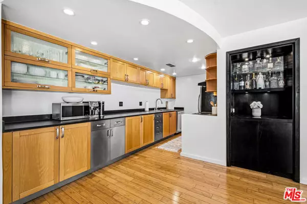 West Hollywood, CA 90069,970 Palm Avenue #101