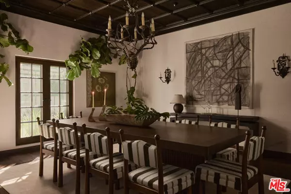 Los Angeles, CA 90020,545 S Rimpau Boulevard