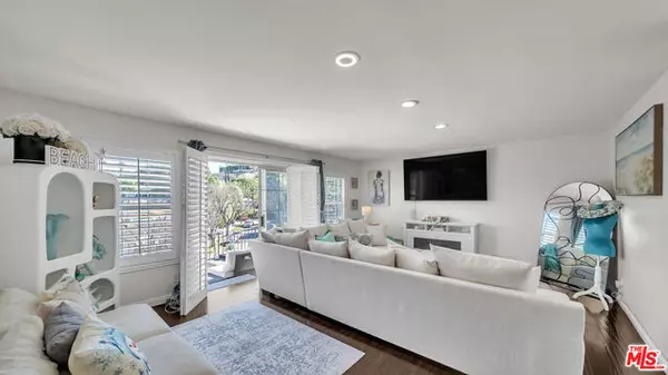 Woodland Hills (los Angeles), CA 91364,22736 Cavalier Street